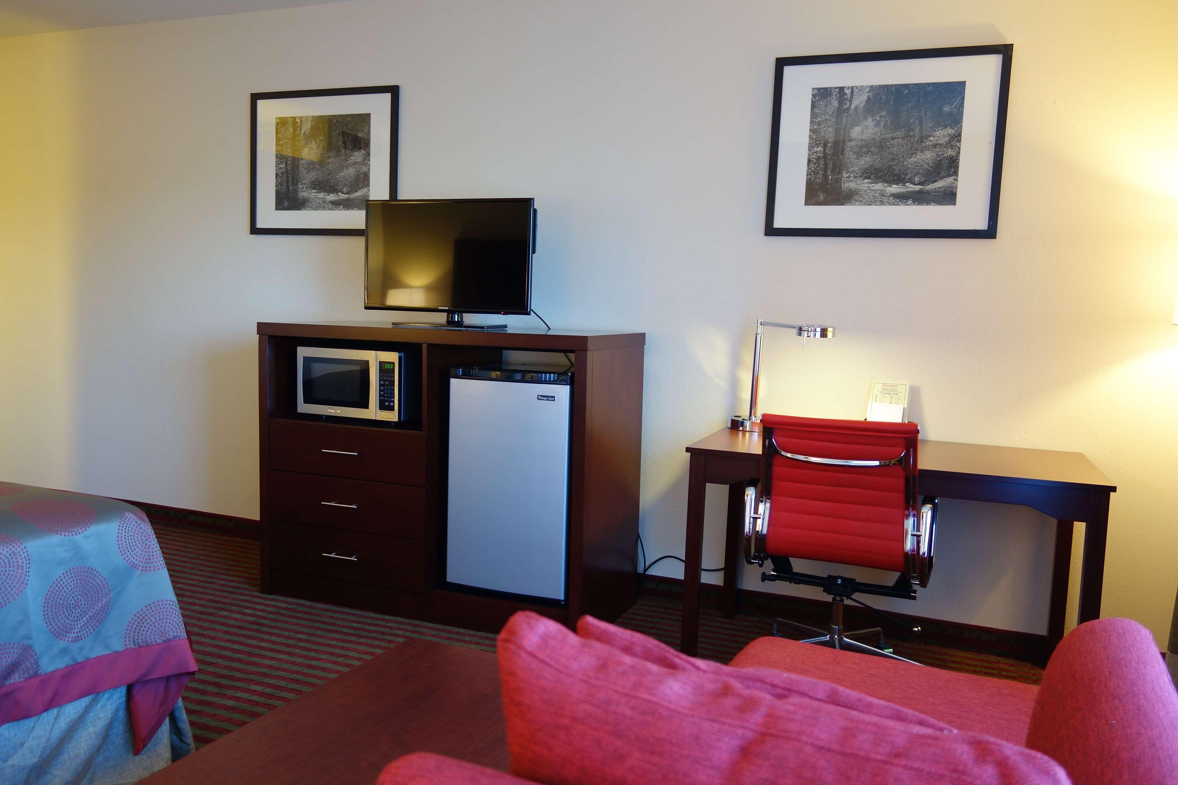 Ramada By Wyndham Sacramento Hotel North Highlands Exterior photo