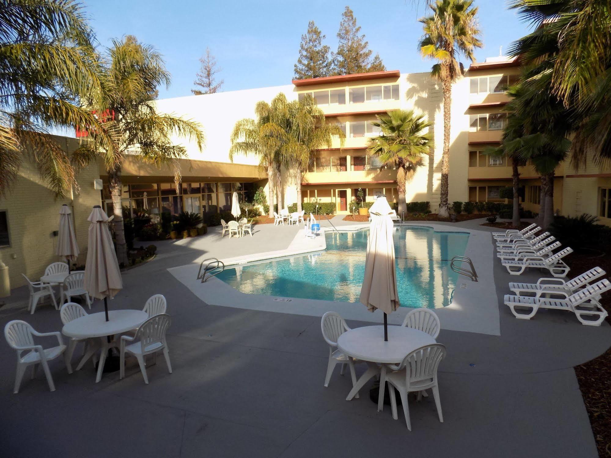 Ramada By Wyndham Sacramento Hotel North Highlands Exterior photo